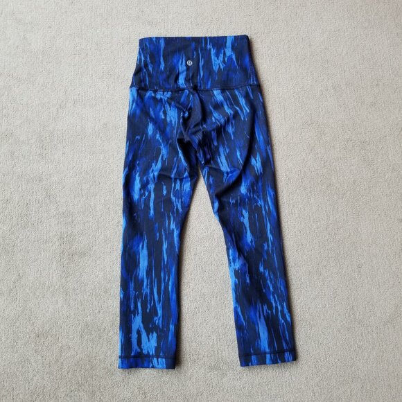 lululemon Wunder Under Crop Hi-Rise in Painted Animal Sprinkler Black, size 4 - Picture 6 of 9
